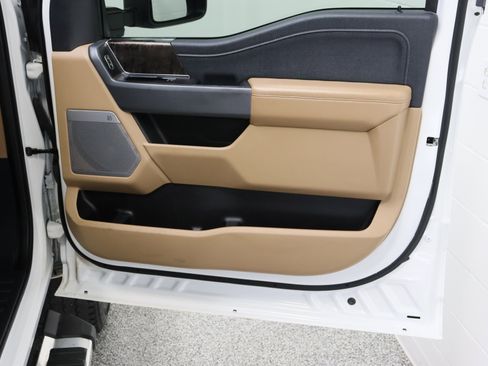 Used 2024 Ford F250 Lariat w/ Chrome Package image 39