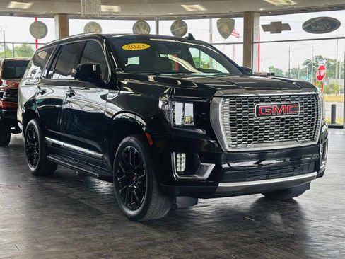 Used 2023 GMC Yukon SLT AWD/4WD image 4