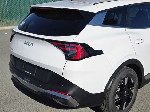 New 2026 Kia Sportage LX FWD image 8