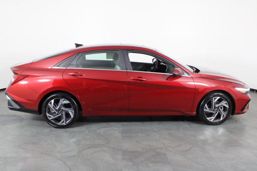Certified 2024 Hyundai Elantra Limited FWD image 12