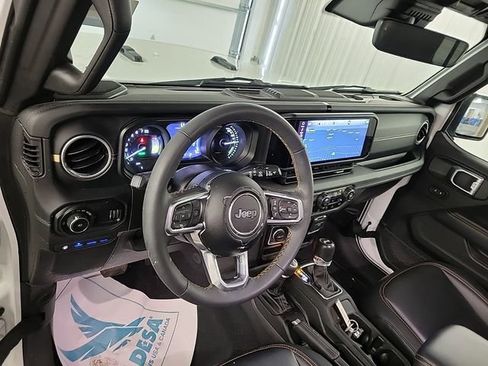 Used 2024 Jeep Wrangler Unlimited Sahara w/ Technology Group AWD/4WD image 5