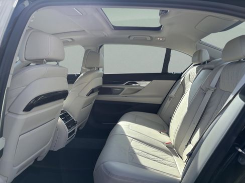 Used 2018 BMW 740i image 27