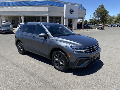 Certified 2023 Volkswagen Tiguan SE FWD image 46