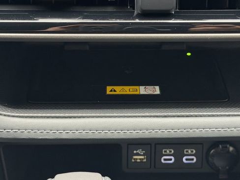 Used 2023 Toyota Highlander XLE FWD image 19