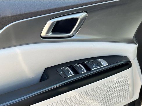 Certified 2024 Kia Carnival LX image 16