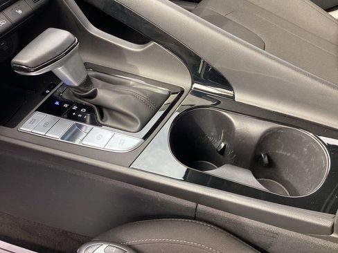 Used 2025 Hyundai Elantra SEL image 27