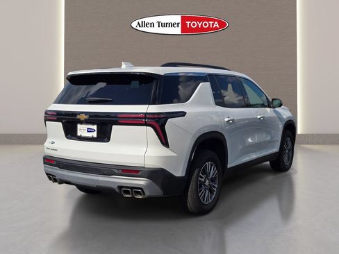 Used 2026 Chevrolet Traverse LT FWD image 7
