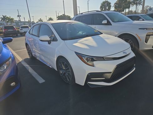 Used 2021 Toyota Corolla SE image 2