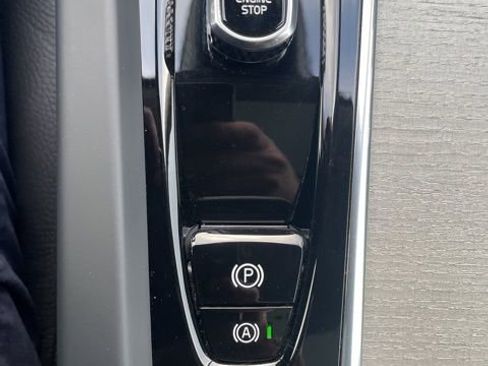 Certified 2025 Volvo XC60 B5 Plus image 23