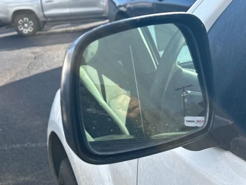 Used 2018 Nissan Frontier SV image 9