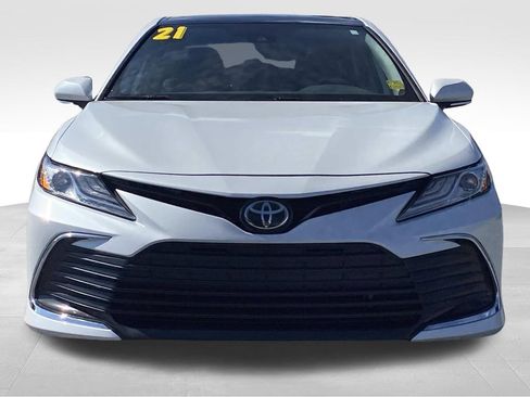 Used 2021 Toyota Camry XLE image 8