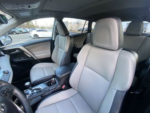 Used 2016 Toyota RAV4 Limited image 25