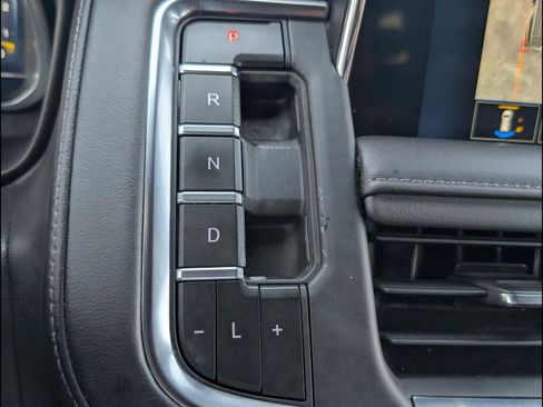 Used 2023 Chevrolet Tahoe Z71 w/ Luxury Package AWD/4WD image 16