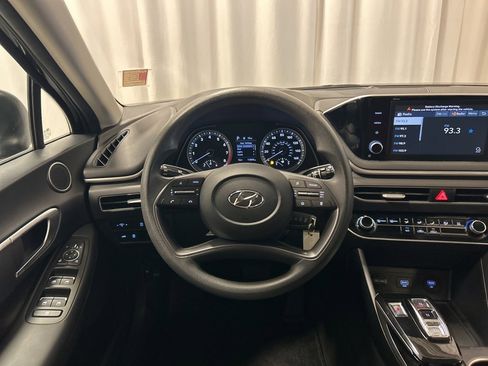Used 2022 Hyundai Sonata SE image 2