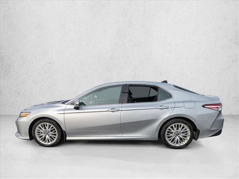 Used 2020 Toyota Camry XLE image 8