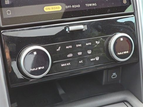 New 2025 Land Rover Discovery Dynamic SE image 25