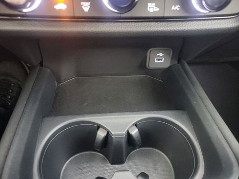 Certified 2025 Honda HR-V Sport image 31