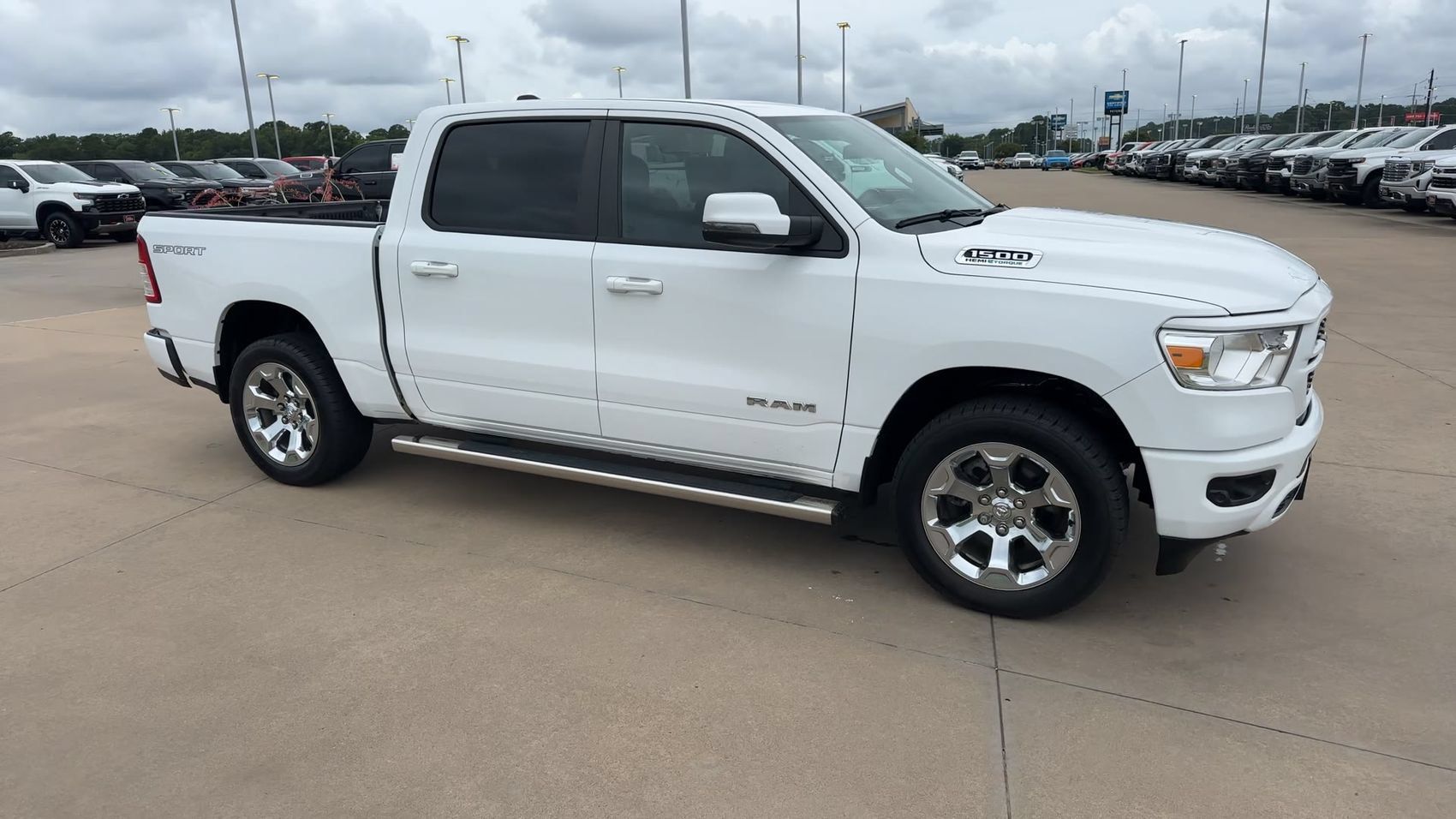 Used 2023 RAM 1500 Big Horn AWD/4WD image 3