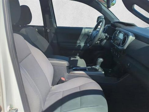 Used 2017 Toyota Tacoma TRD Off-Road image 24