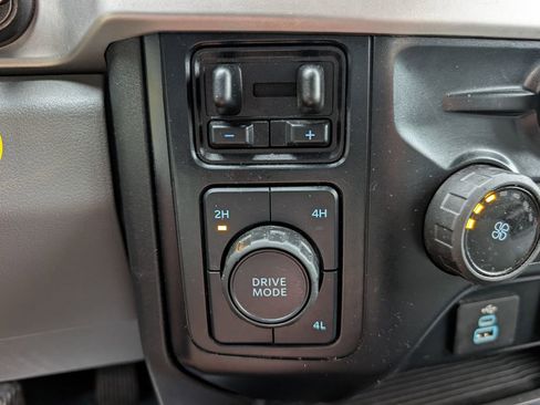 Used 2024 Ford F250 XLT AWD/4WD image 32