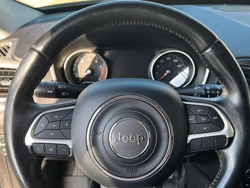 Used 2018 Jeep Compass Latitude w/ Popular Equipment Group FWD image 11