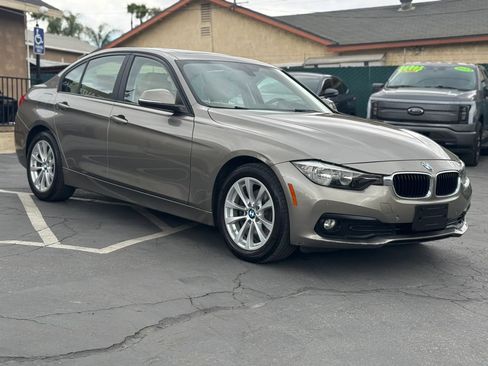 Used 2016 BMW 320i Sedan RWD image 2