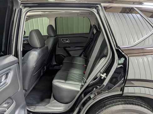 Used 2024 Nissan Rogue Platinum w/ Platinum Premium Package image 10