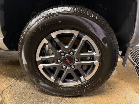 Used 2025 Toyota Tacoma TRD Sport w/ TRD Sport Upgrade Package image 29