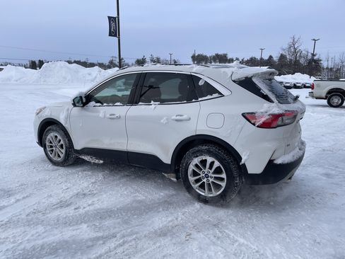 Used 2020 Ford Escape SE image 6