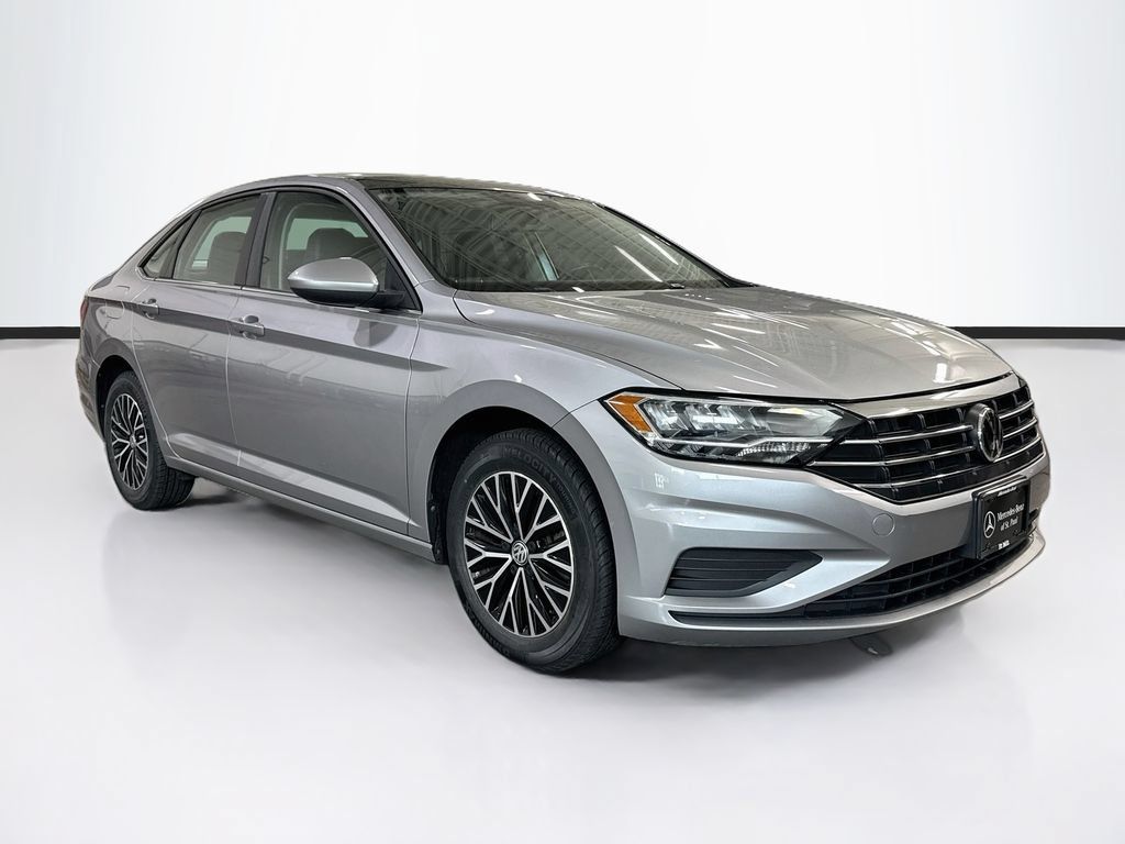 Used 2019 Volkswagen Jetta SE w/ Cold Weather Package FWD image 3