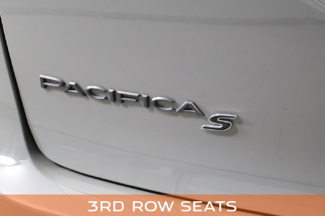 Used 2025 Chrysler Pacifica Limited FWD image 9