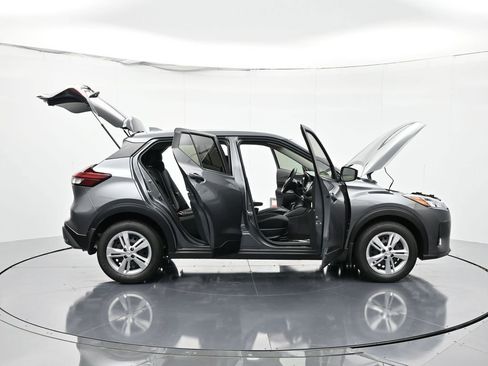 New 2025 Nissan Kicks Play S image 46