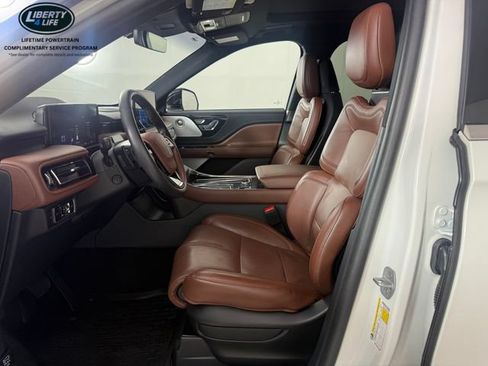 Used 2025 Lincoln Aviator Reserve w/ Equipment Group 201A AWD/4WD image 13
