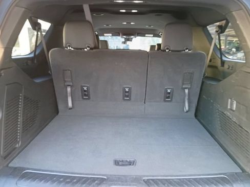 Used 2025 Chevrolet Suburban LT RWD image 11