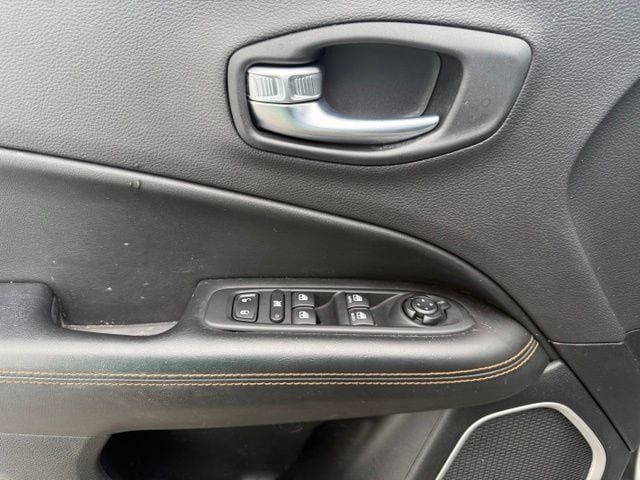Used 2017 Jeep Compass Limited w/ Navigation Group AWD/4WD image 26