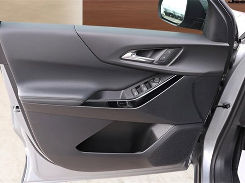 Used 2025 Chevrolet Equinox LT w/ Midnight Edition image 11