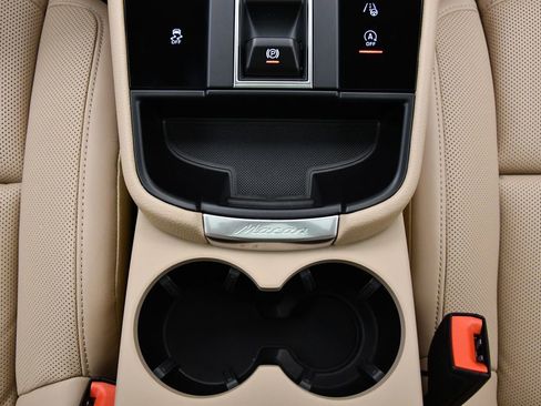 Used 2025 Porsche Macan image 29