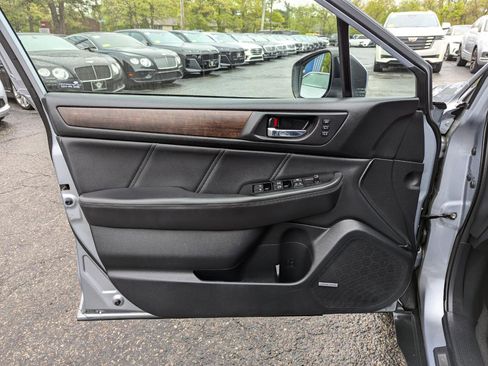Used 2019 Subaru Outback 3.6R Limited AWD/4WD image 11