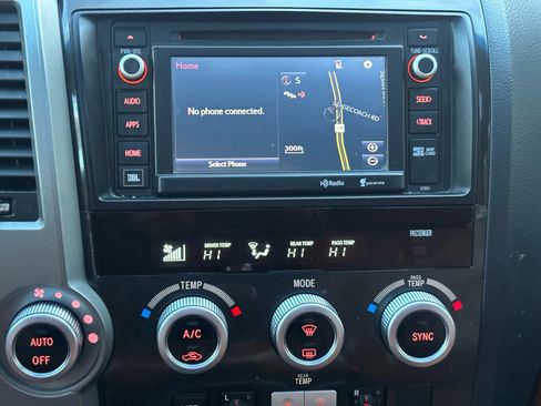 Used 2015 Toyota Sequoia Platinum image 32