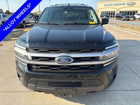 Used 2023 Ford Expedition XLT AWD/4WD image 2