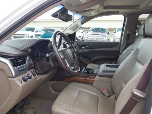 Used 2017 Chevrolet Suburban Premier AWD/4WD image 16