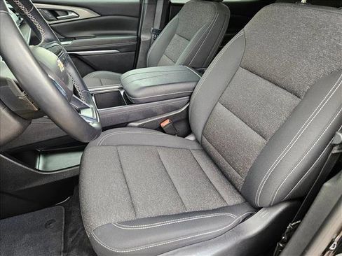 Used 2025 Chevrolet Traverse LT image 15