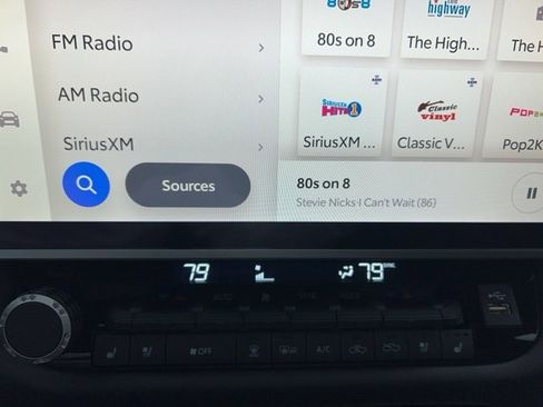 Used 2025 Toyota Tundra Platinum image 27