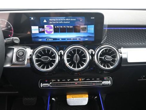 New 2025 Mercedes-Benz GLB 250 image 4