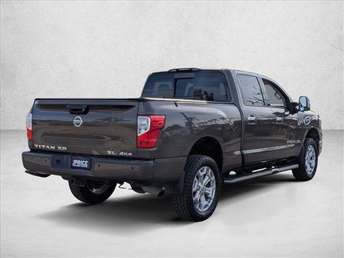 Used 2017 Nissan Titan SL image 5