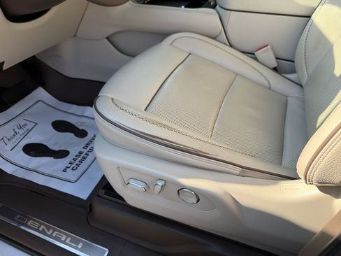 Used 2021 GMC Yukon Denali image 21