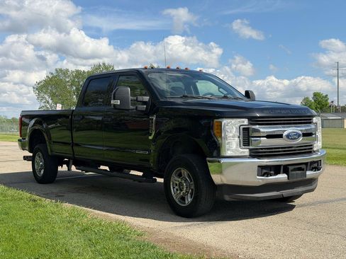 Used 2017 Ford F250 XLT w/ FX4 Off-Road Package AWD/4WD image 4