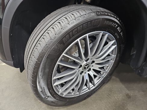 Used 2026 Mercedes-Benz GLC 300 4MATIC image 32