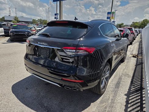 Used 2021 Maserati Levante GranLusso AWD/4WD image 7