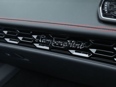 Used 2024 Lamborghini Huracan EVO image 19